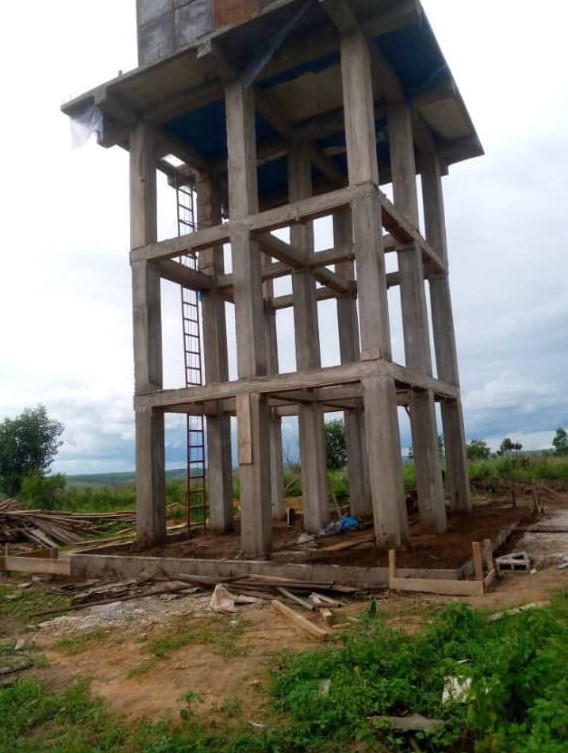 Un ouvrage en construction sur le terrain