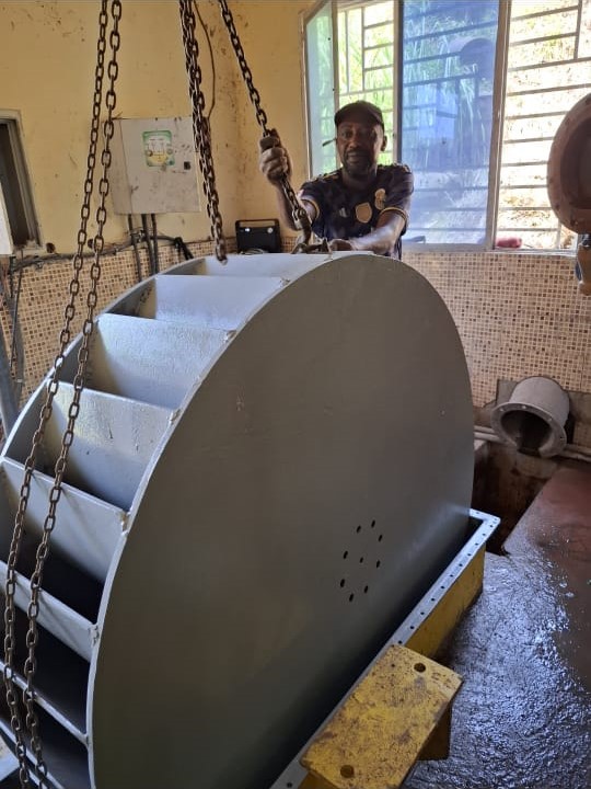 Un équipement hydraulique en atelier