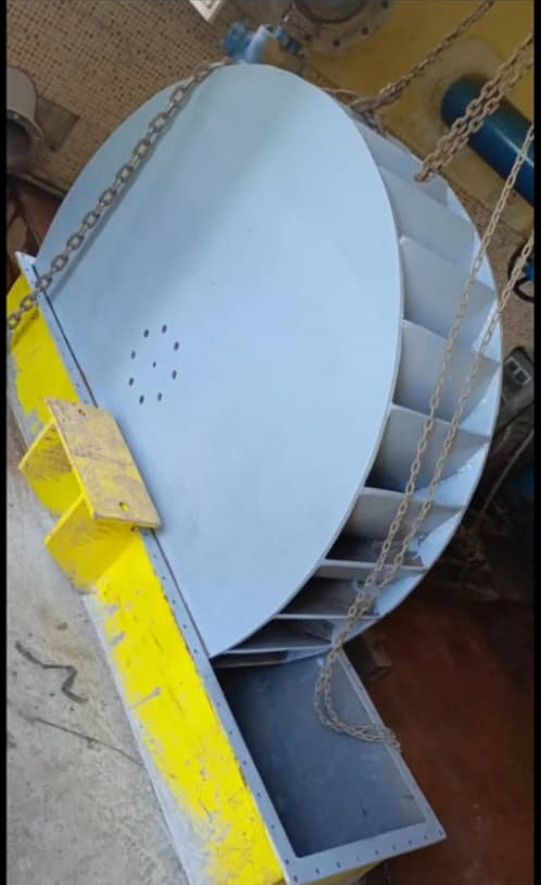 Un équipement industriel préparé pour les opérations hydrauliques